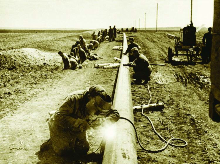 Построен первый магистральный газопровод природного газа «Саратов – Москва»