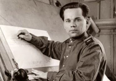 На вооружение Советской Армии был принят легендарный автомат –  Автомат Калашникова