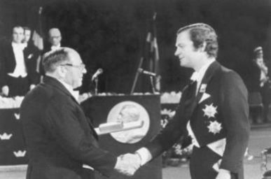 Награждение советских ученых нобелевскими премиями